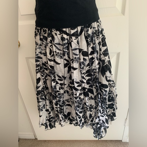 Full and flowy cotton midi skirt with leaf pattern - Picture 2 of 9